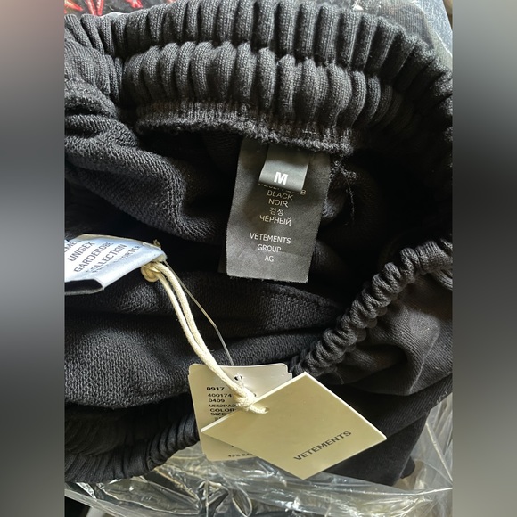 NEW Medium VETEMENTS BLACK graphic metal patch sweatpants joggers - Picture 6 of 14